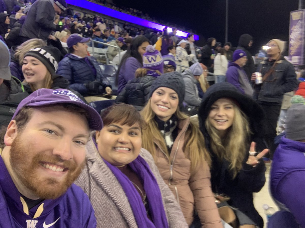 SeanHQuinn's tweet image. Huge shoutout to @SamsungUS for the amazing seats to the @UW_Football football game! So grateful! We’re having a blast thanks to the #HomeScreenAdvantage! #감사함니다