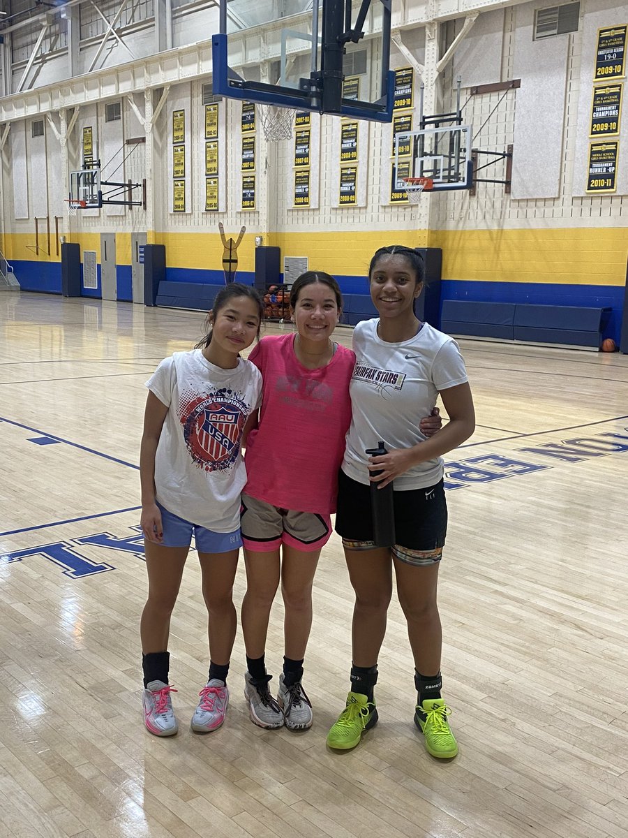 2 practices complete and the energy and competitive nature between the girls has been the highest since I’ve been here. Then I receive this from a parent. It’s Saturday night, almost 11pm, and these girls are working out. Unbelievable. 🐝🏀 
<a href="/Jay_Thompson2/">Jaylah Thompson</a>  <a href="/juliet_ventura3/">Juliet Ventura</a>