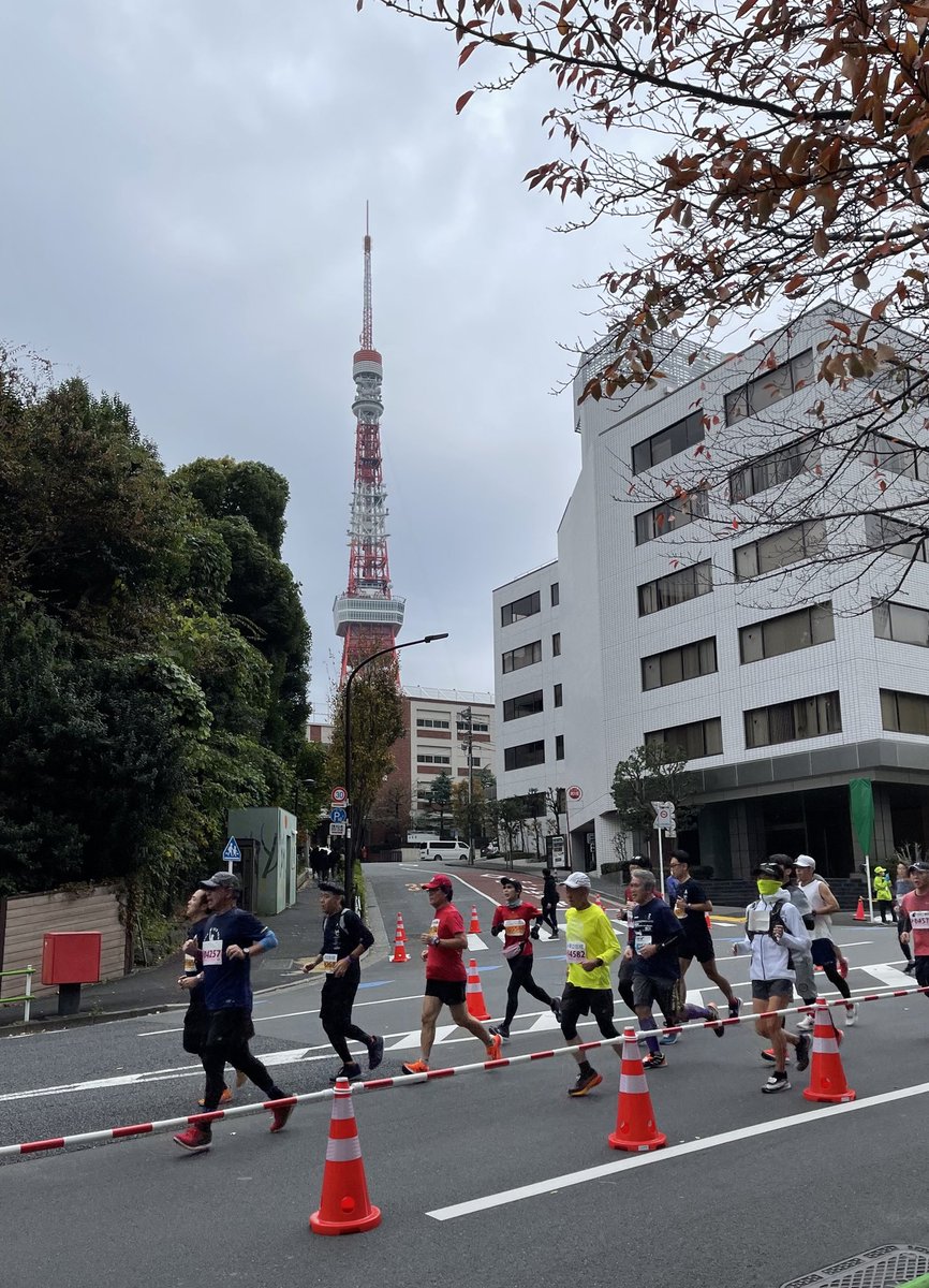 #MINATOシティハーフマラソン2022🏃‍♀️ 3年ぶりに開催です。

東京2020パラリンピック競技大会の
マラソンコースにもなった、都心・港区の街並みを6078人のランナーが駆け抜けました。

デフリンピアンの髙田裕士さん
パラリンピアンの髙田千明さん
谷真海さん はゲストランナーで
参加です！