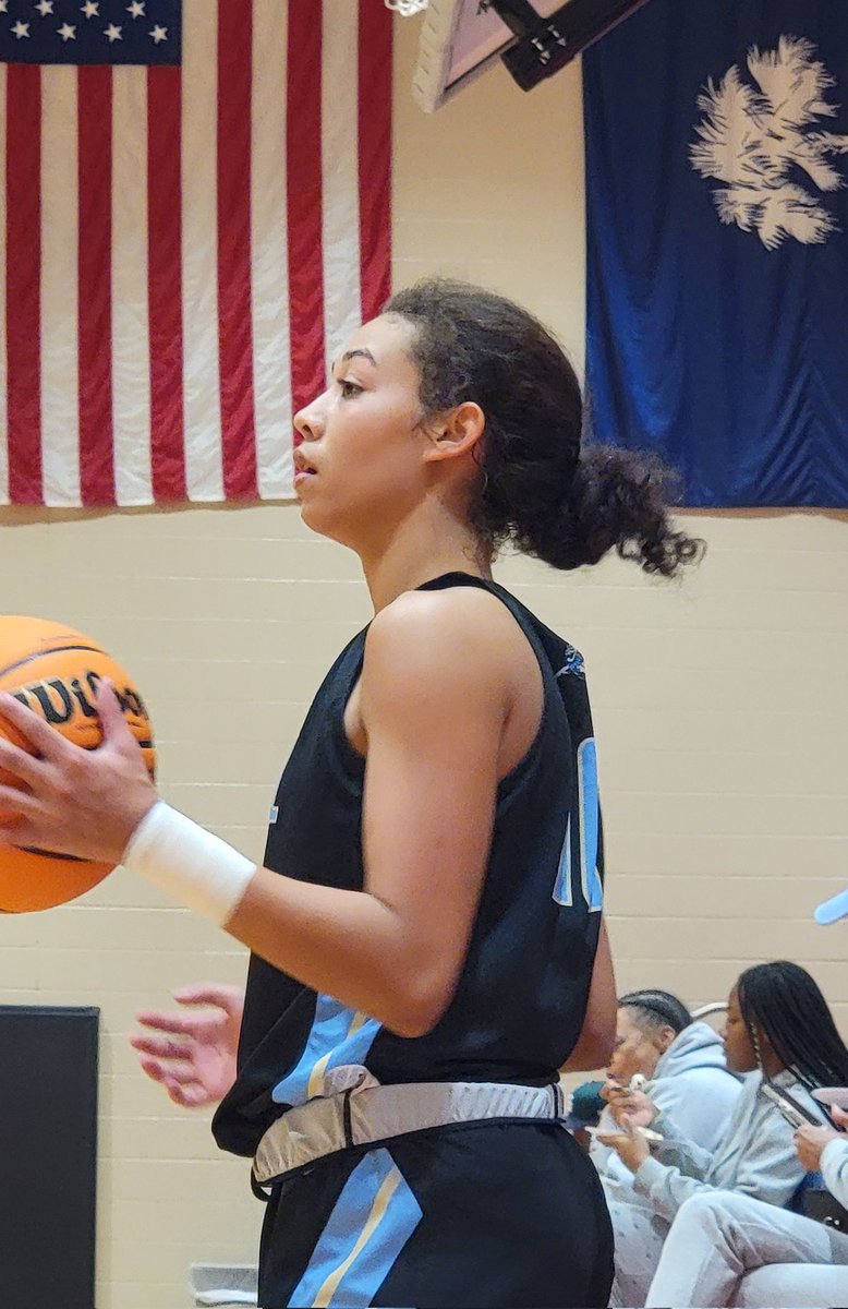 CghrMedia's tweet photo. π #CGHRMedia
#LadyRaidersThanksgiving
π - @Greenville_SC
#DanielHS - 2023 - 5'5" - Guard - Destiny Hoover - Was fun to watch during game VS #EasleyHS
β
οΈ - High Motor
β
οΈ - Skilled
β
οΈ - Shooter
#SCBallers
#TheCarolinas
#CarolinaGirlsHoopsReport https://t.co/VS35PvPQA7