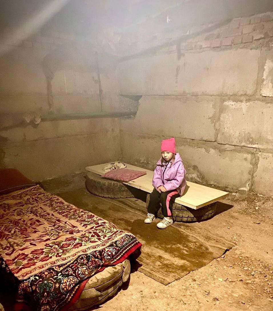 tweet4anna's tweet image. Childhood in Ukraine. This is a bomb shelter. She is 7 years old.