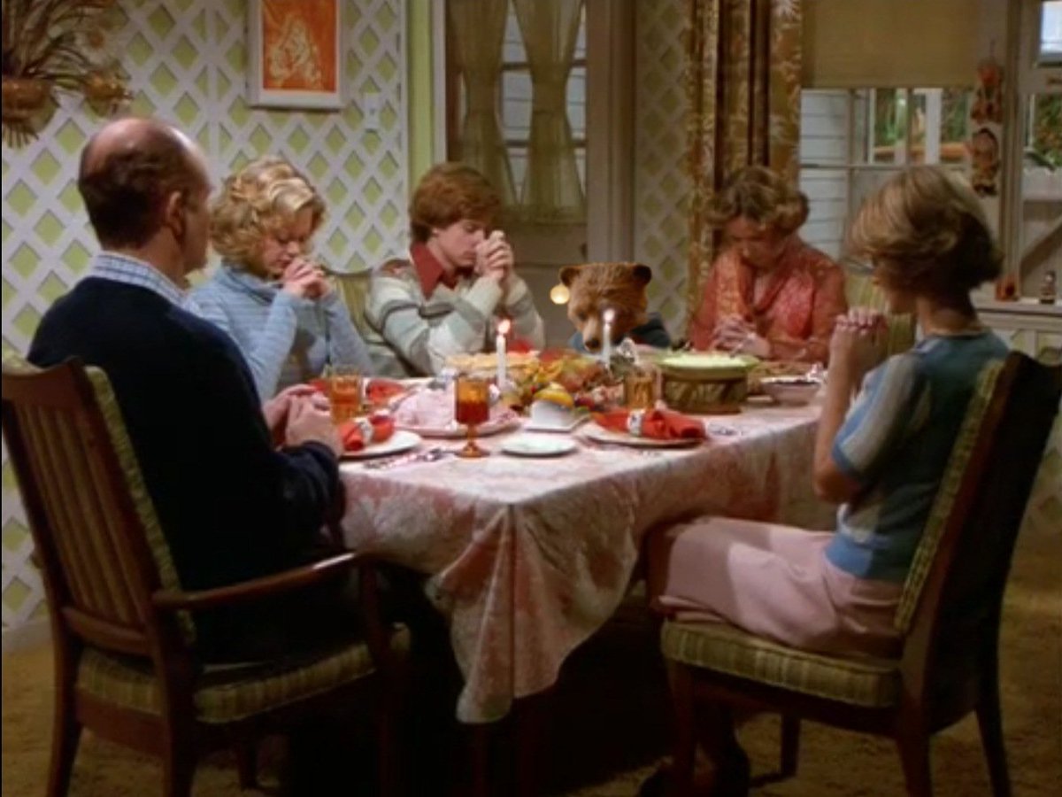 Люди за столиками в ресторане. Dinner party картинки. Люди в ресторане. Красивый ресторан с людьми. People at the table.