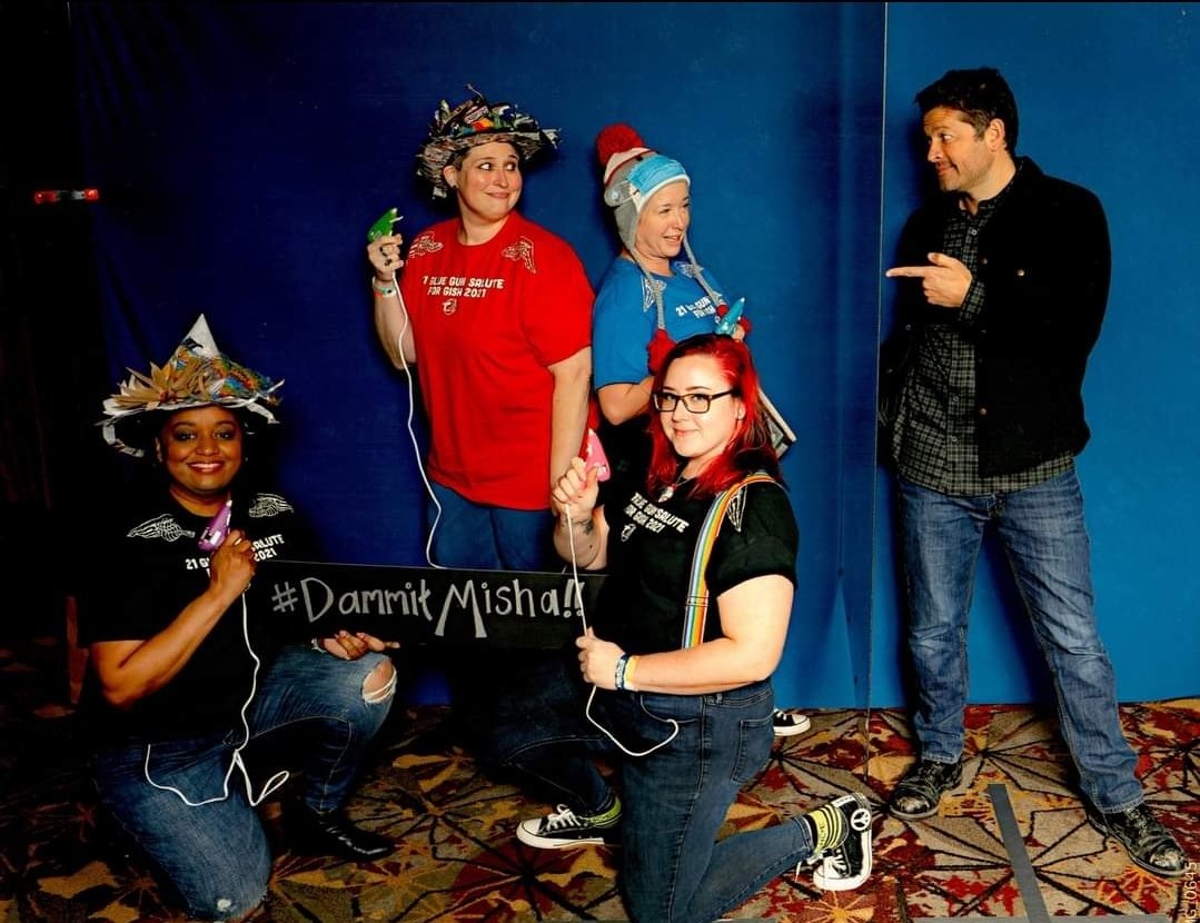 BeebsJoy's tweet photo. Check on your #GISH friends. We are NOT okay. Now what do we do with our vacation days, dryer lint, and costume collections? #DammitMisha
#21GlueGunSalute @21GlueGunSalute https://t.co/C0AOiQYW4t