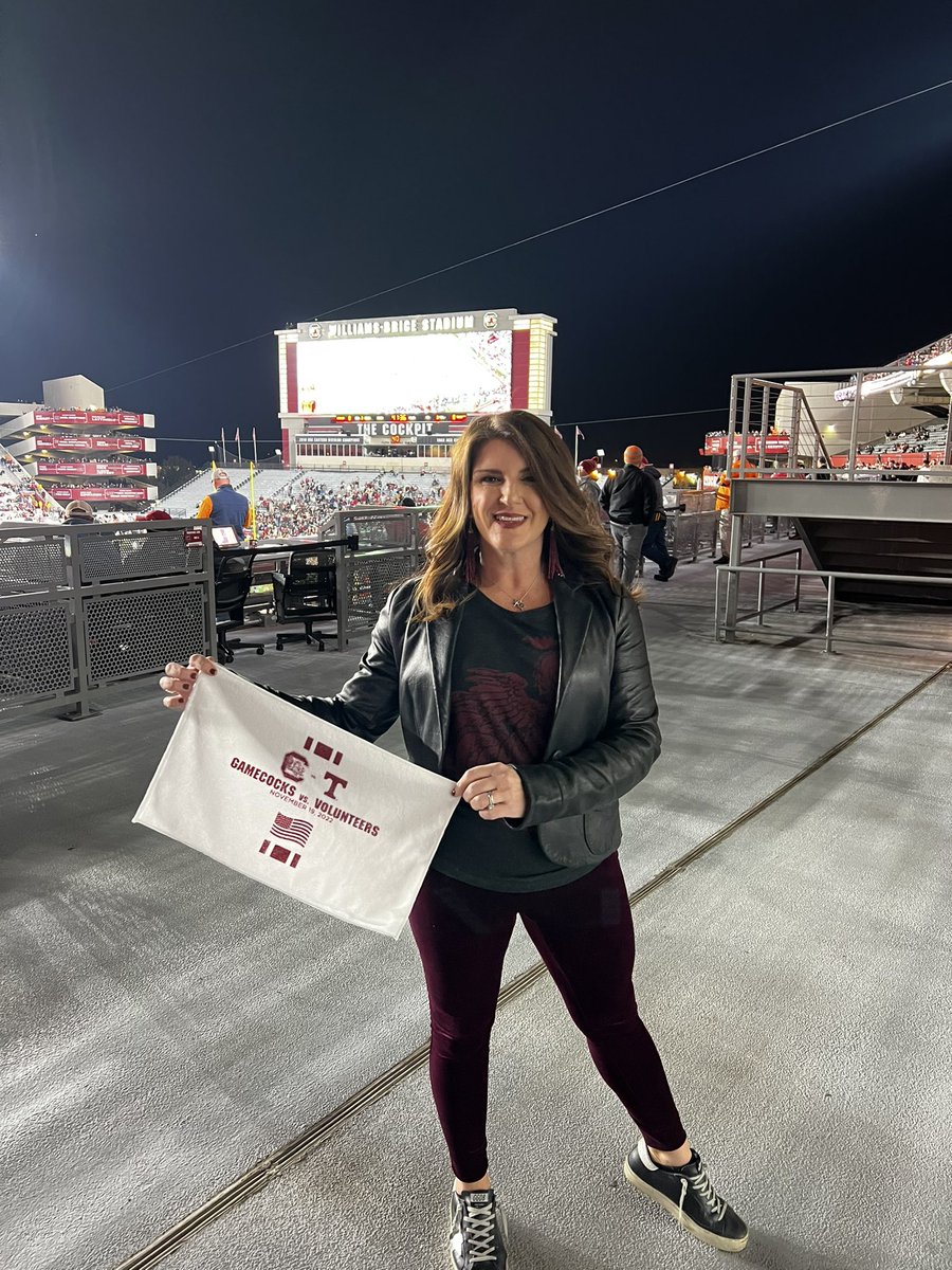 krissyhaynie's tweet photo. We outchere! 🤙🐔✨ #letsgococks #spursup #gamecocks https://t.co/LKFSdgGg9q