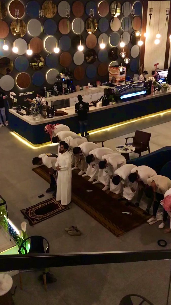 تعجبت أن هناك أناس منزعجين من هذه
الصورة المتداولة ، أتمنى أن أعرف ما الذي
أزعجهم بالضبط ؟!