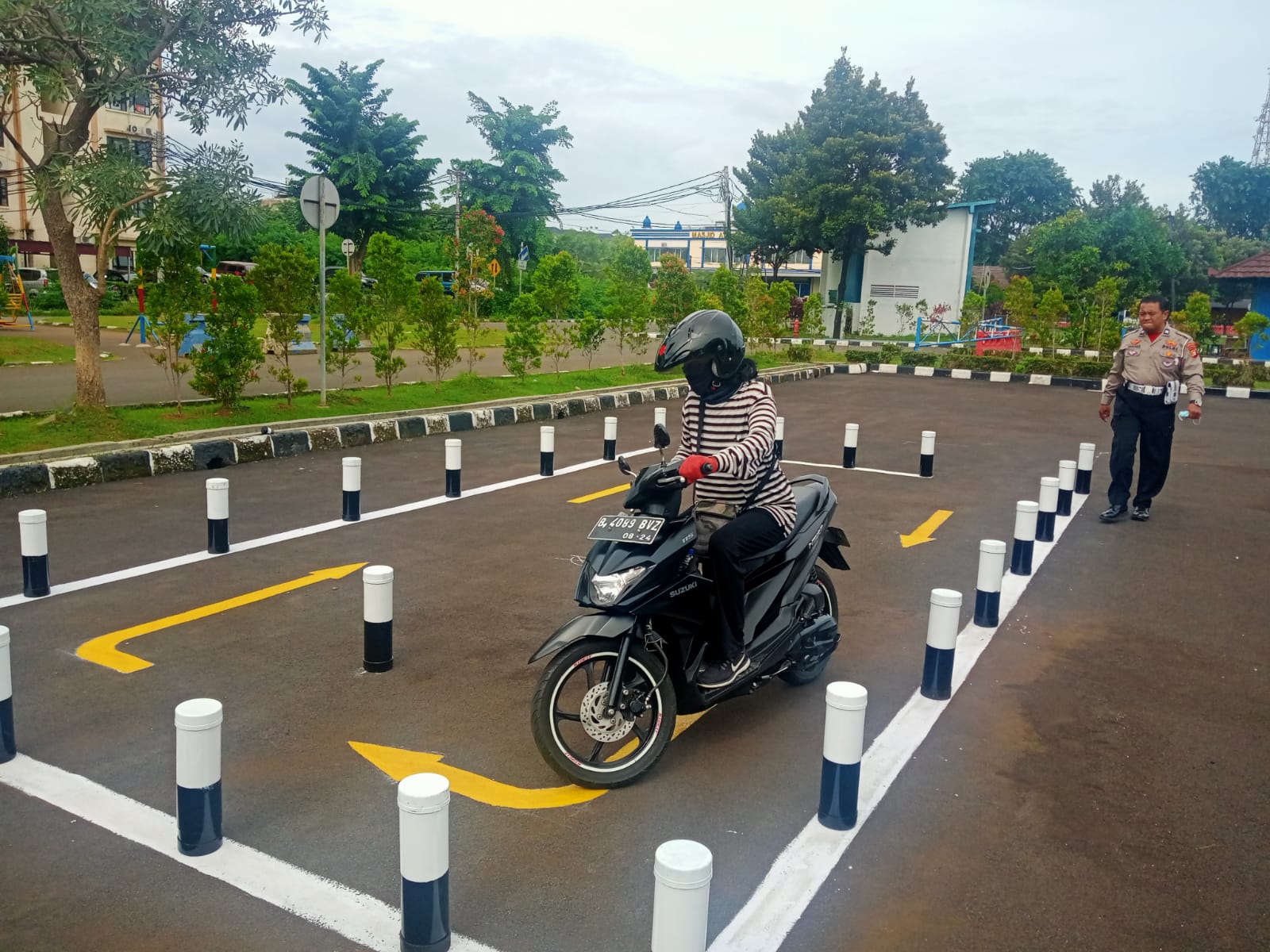 TMC Polda Metro Jaya on Twitter "11.38 Polri Dit Lantas PMJ memberikan