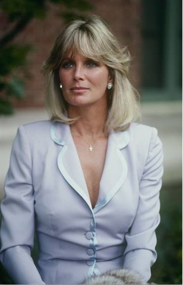 Happy Birthday American actress Linda Evans, now 80 years old. 