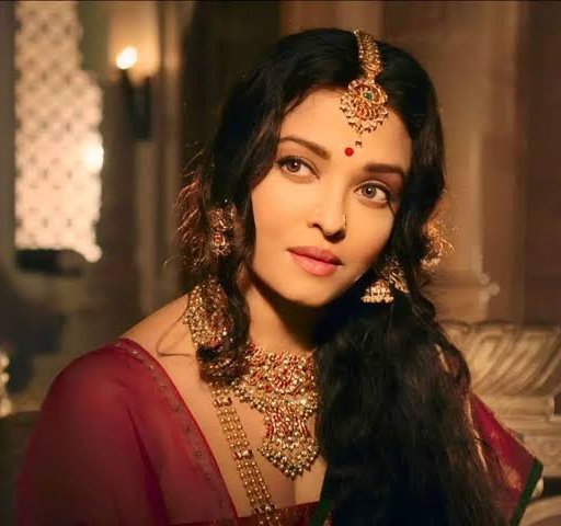 htcity's tweet photo. #PonniyinSelvanI #BoxOffice: #AishwaryaRai-starrer crosses ₹500 crore worldwide, only the second #TamilFilm to do so

#ps1blockbuster #PS1 #PonniyinSelvan #PonniyinSelvan1 #Tamil #IndianCinema #BoxOfficeCollections https://t.co/MWKbON0wx7