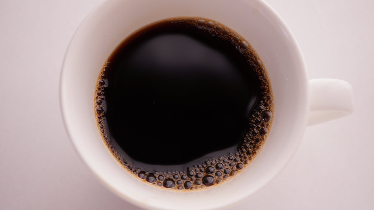 coffee_letter's tweet photo. 大好きな金曜日がもうすぐ暮れる。
明日はもっと大好きな土曜日。
そんなこと考えながら、お気に入りのマグで一息つこ。
#コーヒーのある生活
#WiredBeans https://t.co/6I4pxNztUo