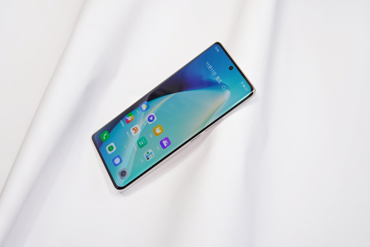 ThePainch's tweet photo. Realme 10 Pro+ 5G unboxing photos posted on Weibo.
#Realme #realme10ProPlus5G https://t.co/qWmWO69Xwk