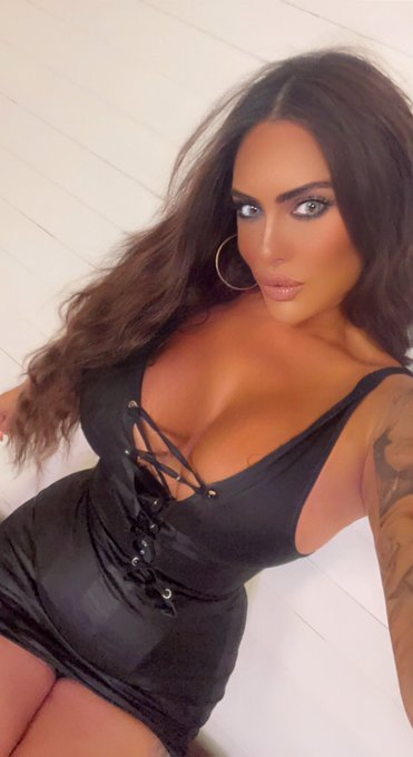 Rise & shine with me 🤩 I&rsquo;m live right now on @BabestationTV and @BabestationCams  pin 828! Give me a