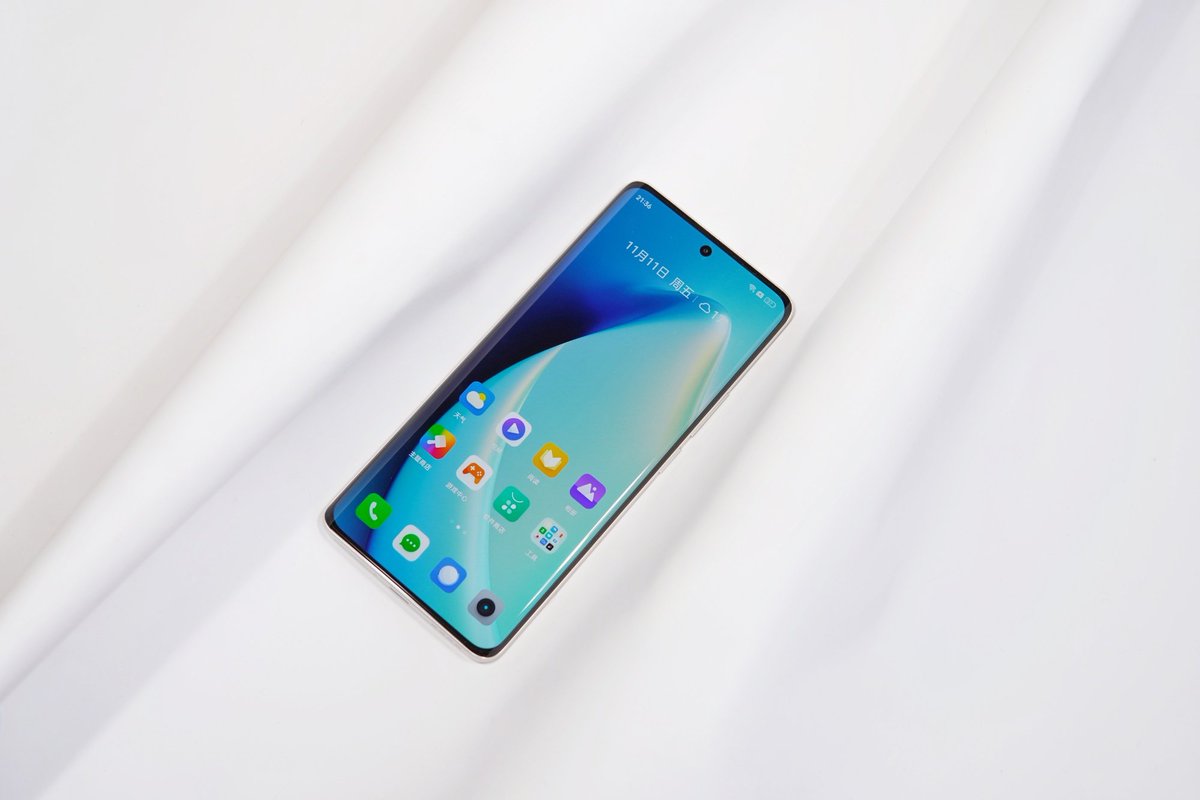 ThePainch's tweet photo. Realme 10 Pro+ 5G unboxing photos posted on Weibo.
#Realme #realme10ProPlus5G https://t.co/qWmWO69Xwk
