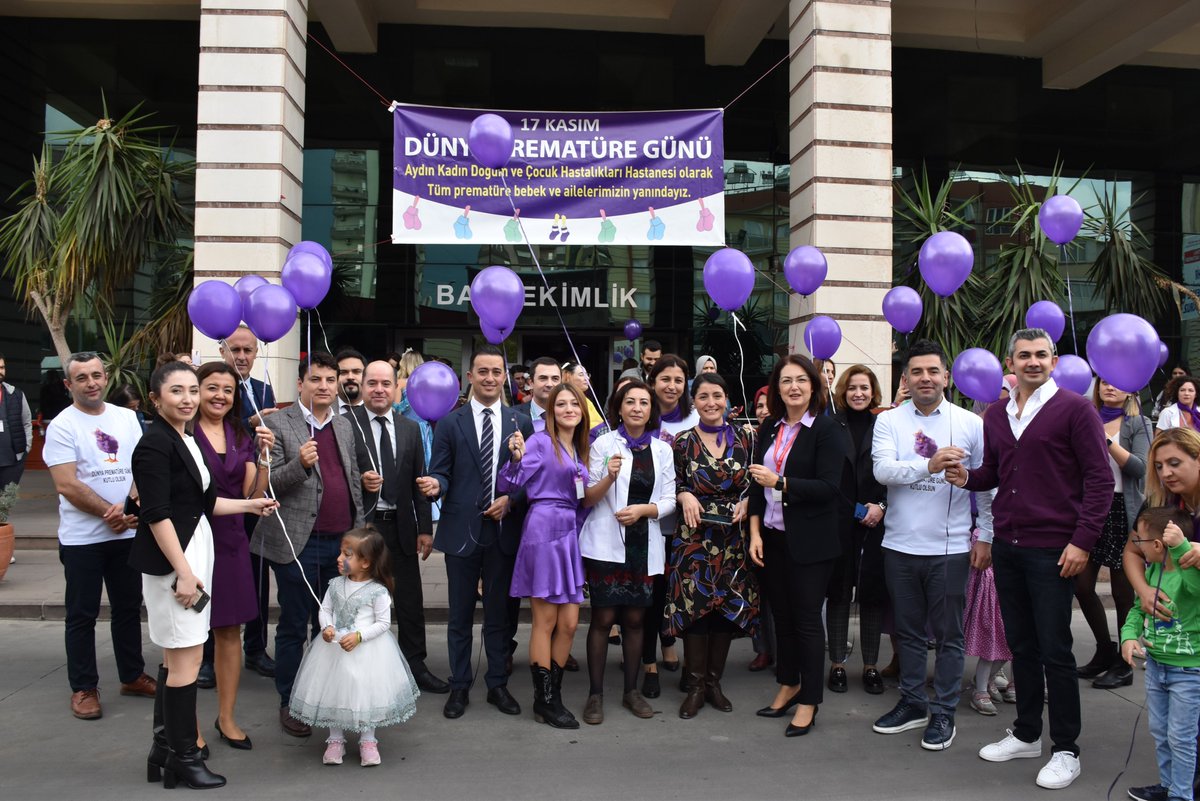 aydinilsm's tweet photo. “17 Kasım Dünya Prematüre Günü ”dolayısıyla Aydın Kadın Doğum ve Çocuk Hastalıkları Hastanesi konferans salonunda etkinlik düzenlendi. Etkinlikte prematüre bebekleri simgeleyen mor renkli balonlar gökyüzüne bırakıldı. https://t.co/YwfWcLswyk https://t.co/hflF5zGTRE
