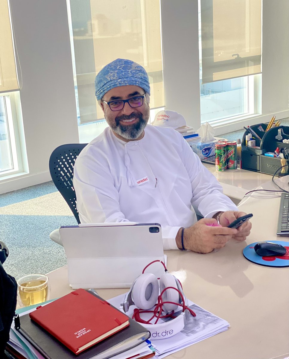 a_diwan75's tweet photo. Celebrating 52 Oman National day with my Ooredoo family 🇴🇲❤️#عمان_العشق https://t.co/BC6NFvaRrd