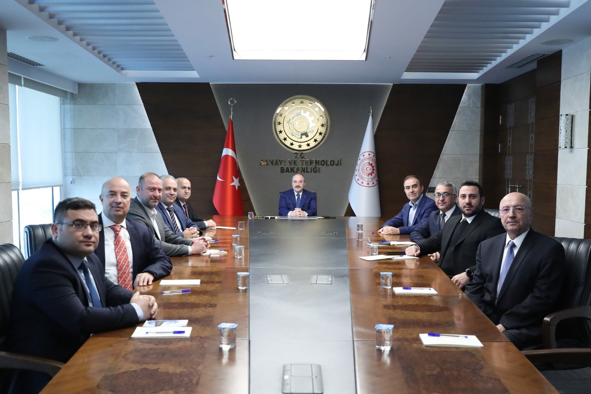 htkkumelenmesi's tweet image. #HTK Yönetim Kurulu olarak @TCSanayi Bakanı Sn. @varank &apos; ı ziyaret ederek kendisine çalışmalarımız hakkında bilgiler sunduk.
@ostimosb @oaydinostim @ilyas_kayaduman