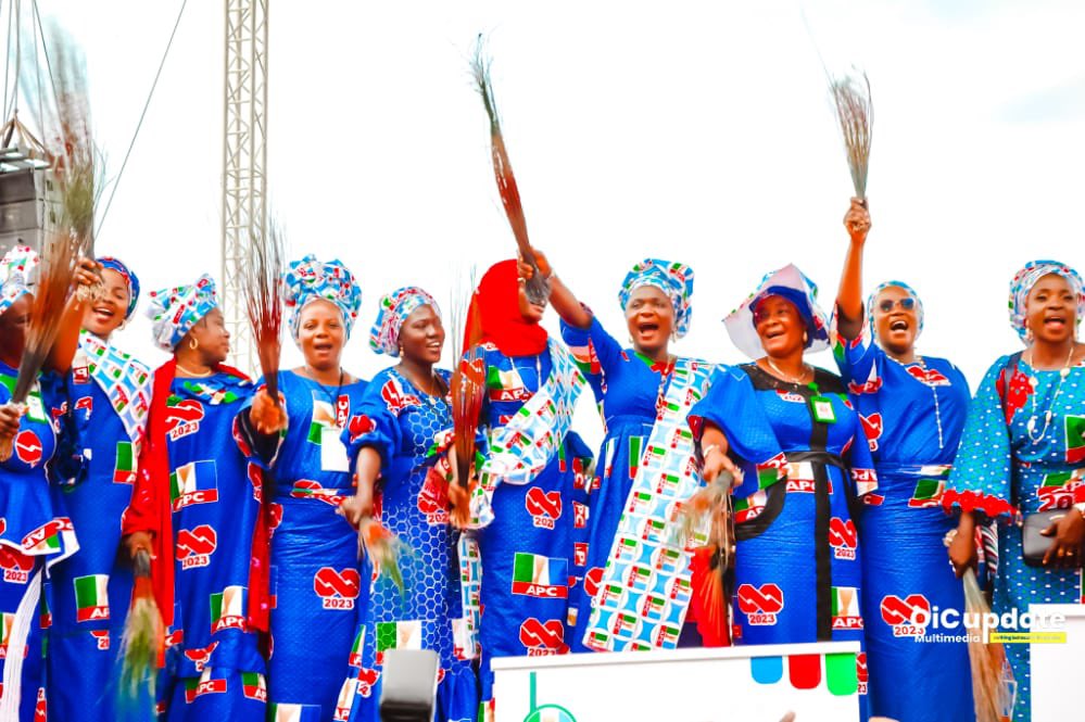 Rukayatshittu06's tweet photo. #APCWomenCampaignFlagoff
#AsiwajuIsComing
#Batshettima
#Aladelekansi
#KwaraisAPC
#KwaraisAsiwaju
#RMS #ElectRMS 

PC- Oicupdate📸 https://t.co/GnuhJa44nI