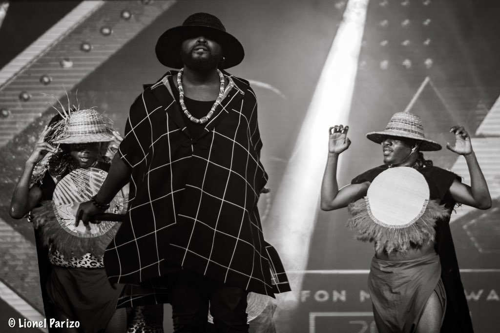 lioneldevincy's tweet photo. Très belle prestation de @itzphillbill et ses danseurs hier à la clôture des #BalafonMusicAwards. 

@radio_balafon 
@cyrille_bojiko 
@motion19store 
#FeelFree2Create https://t.co/1nSffPh3Jj