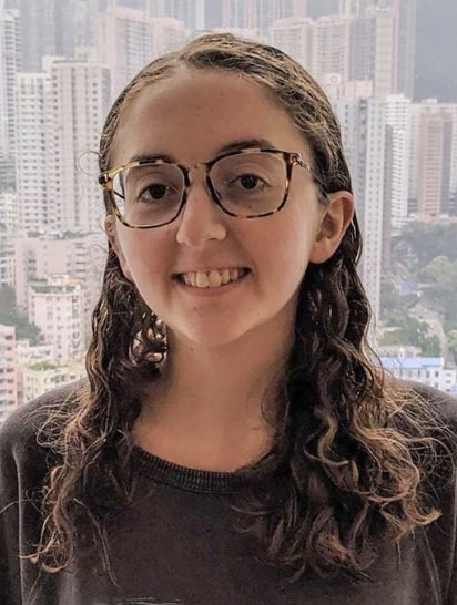 markmcposts's tweet image. fuck it twitter’s over. the FTX girl looks like the old man from Six Flags