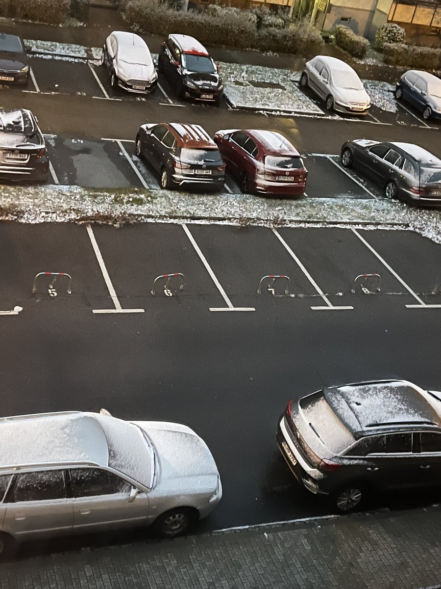 HimadharNarayan's tweet photo. My first snow 😅

#berlinThings https://t.co/mB5FYmhzhL