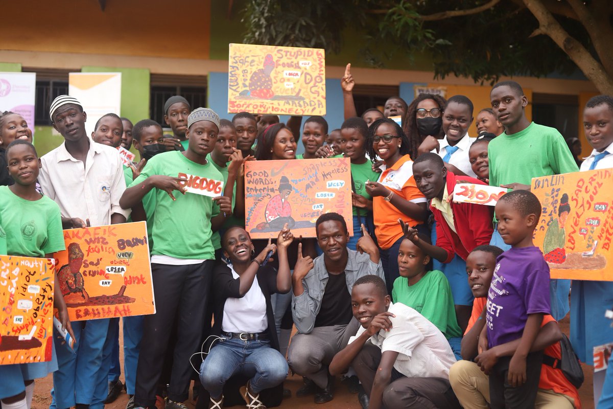 DwonaInitiative's tweet photo. Yesterday, the #LetArtsBeMyVoice campaign kicked off in Tassaga Secondary school in Wakiso. #Day1 activities were primed on using art to cause awareness protect against and prevent the ocurrence of Online Gender Based Violence and harassment. @wougnet 🌍🧡🎨 A thread..
#16daysUg https://t.co/ppLzqBP6by