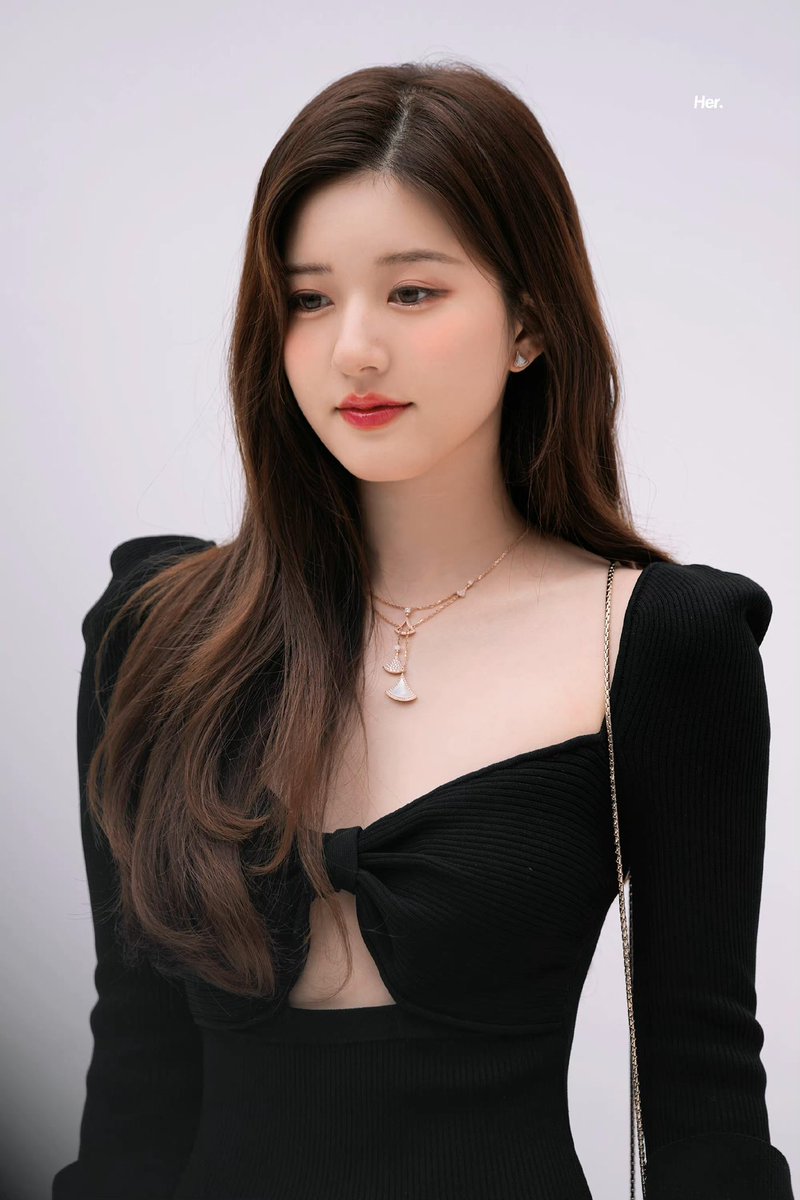 Lusiwang1's tweet photo. วันนี้น้องสวยมากจริงๆ มันเสริมกันไปหมด สวยแทบหยุดหายใจ

ขอบคุณเมคอัพสวยๆ ขอบคุณเสื้อผ้าสวยๆ ขอบคุณทรงผมสวยๆ ขอบคุณรูปสวยๆจากทุกบ้าน

และขอบคุณลู่ซือที่ทำงานหนัก จริตจะก้านถึงใจมาก และทนใส่ส้นสูงนานหลายชม. วันนี้หนูสวยมากลูก!

#ZhaoLusi #จ้าวลู่ซือ #ZhaoLusixBVLGARI
#BVLGARI https://t.co/WjZYQ9adve