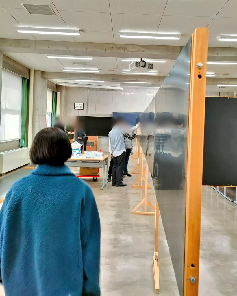 ToMo_74_'s tweet photo. 明日のための準備を進めております。どんな展示になるでしょうか、楽しみですね！

写真部は6号館３階です！

#千葉工業大学 #津田沼祭 #写真展 https://t.co/1FflygeJMm