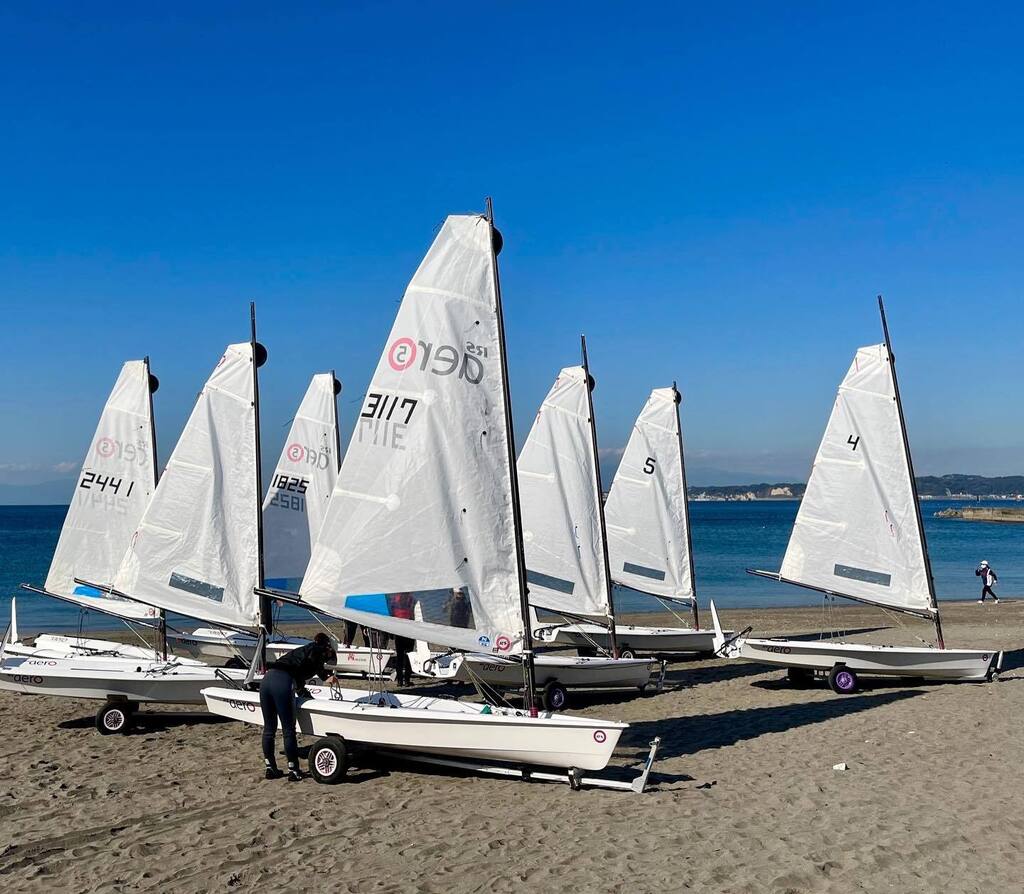 hscsailing's tweet photo. 天気良し、風もよい金曜日^_^RSaeroがきれいに並んでこれから出艇します!
#rsaero
#rssailing
#葉山
#森戸海岸
#葉山セーリングクラブ
#葉山セーリングカレッジ https://t.co/HofcH2GqKe https://t.co/c62VivHceR