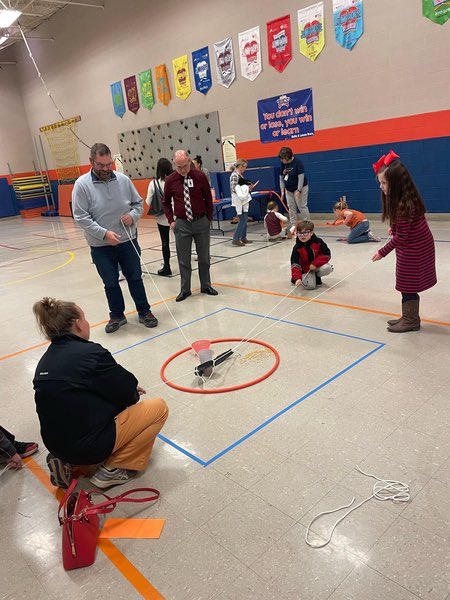 What an amazing Family STEAM night at BES! The students and their families created, problem-solved and enjoyed Hunt Brothers Pizza. <a href="/theTSIN/">Tennessee STEM Innovation Network</a> <a href="/BESTEAM_Sumner/">Beech Elementary School</a> <a href="/BenLBruce/">Ben Bruce</a> <a href="/sumnerstem/">@SumnerSTEM @SumnerSTEAM</a> #ROCvision #SumnerAchieves