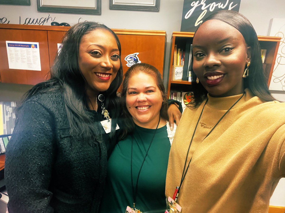 JMGUZ78's tweet photo. Everyday these ladies inspire me and I couldn’t be more thankful for each of them ❤️#thankfulshark @PrincipalShark @SalemSharkTank https://t.co/gWmm0NUWRc