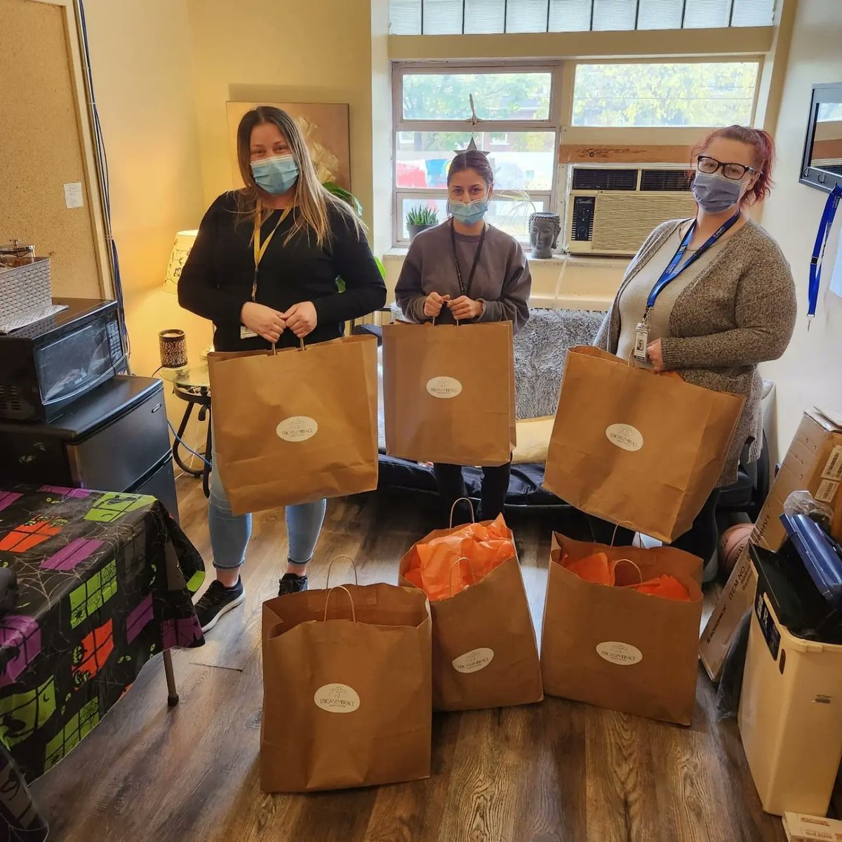 EmbraceErica's tweet photo. Donations dropped off in Hamilton!!! Thanks to the staff @GoodShepherdHam for connecting with us and accepting these donations of Black hair care products! https://t.co/8koCogrrjd