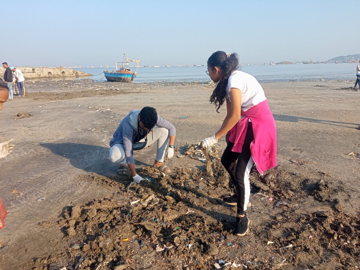 #BeachCleanup165
Uttan Beach, Mira-Bhayandar
06/11/2022, Sunday
.
'Keep your city clean and green for the future generations to be seen.'
.
FFI is doing their best to clean our environment, you can do it too!
See you in the next cleanup!
.
.
#ForFutureIndia #ForFutureIndiaTeam