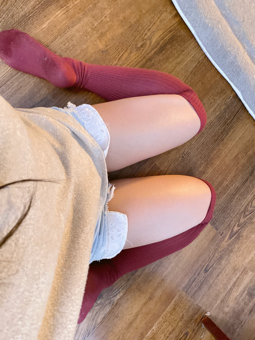 My master told me, Japanese girl legs is exception. Doesn&rsquo;t feel cold in winter!! ❄️hahaha https://t