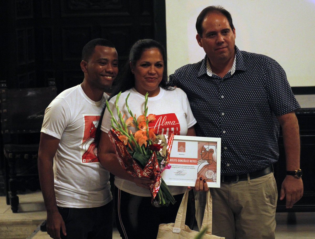 Continúan festejos por centenario de revista Alma Mater. Hoy entregamos los premios Amigos del Alma y reconocimos a miembros del colectivo; mañana será el acto central por el centenario, en el Aula Magna d la Univ. d La Habana #CasaEditoraAbril #ConElAlmaDeSiempre <a href="/AlmaMater_Rev/">Revista Alma Mater</a>