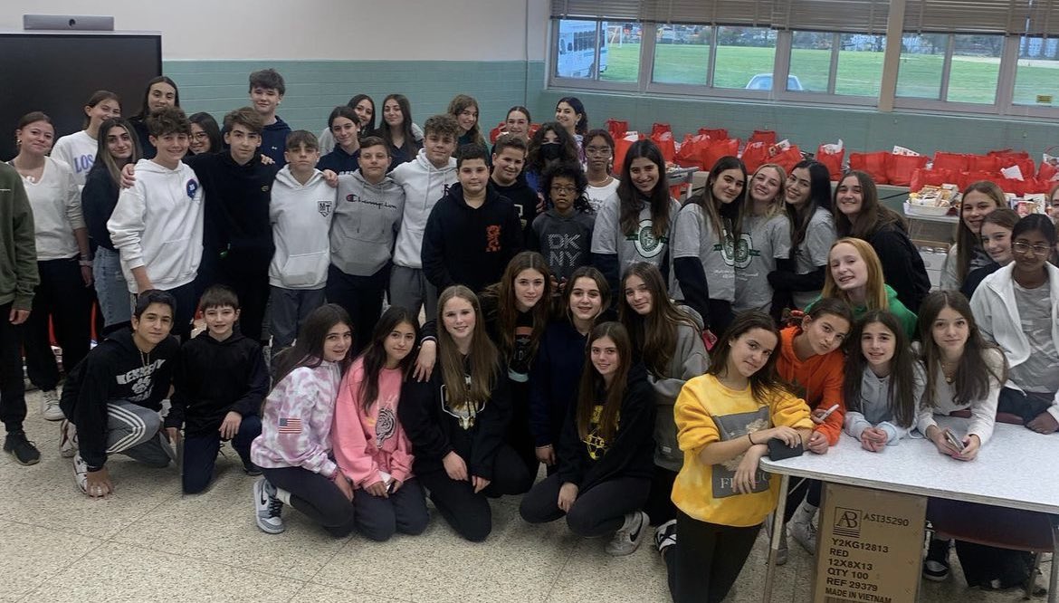 bmchsd's tweet photo. Students from across our great district came together today to volunteer and package Thanksgiving meals for local families who utilize the Dr. Mara Bollettieri Community Cupboard. #onevoiceonemessage #ovom https://t.co/bwJGDKNFKQ