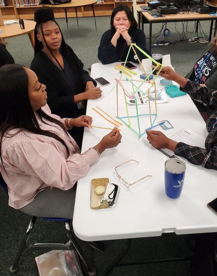 VanBokESAACPS's tweet image. Playing the #BrainArchitecture game to learn more about how the brain develops given supports and stressors. #AACPSAwesome #MeadeStrong #VBES