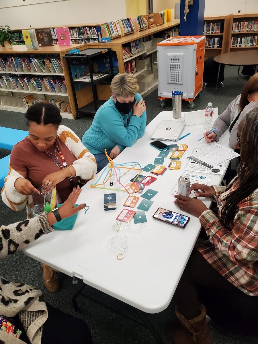VanBokESAACPS's tweet image. Playing the #BrainArchitecture game to learn more about how the brain develops given supports and stressors. #AACPSAwesome #MeadeStrong #VBES