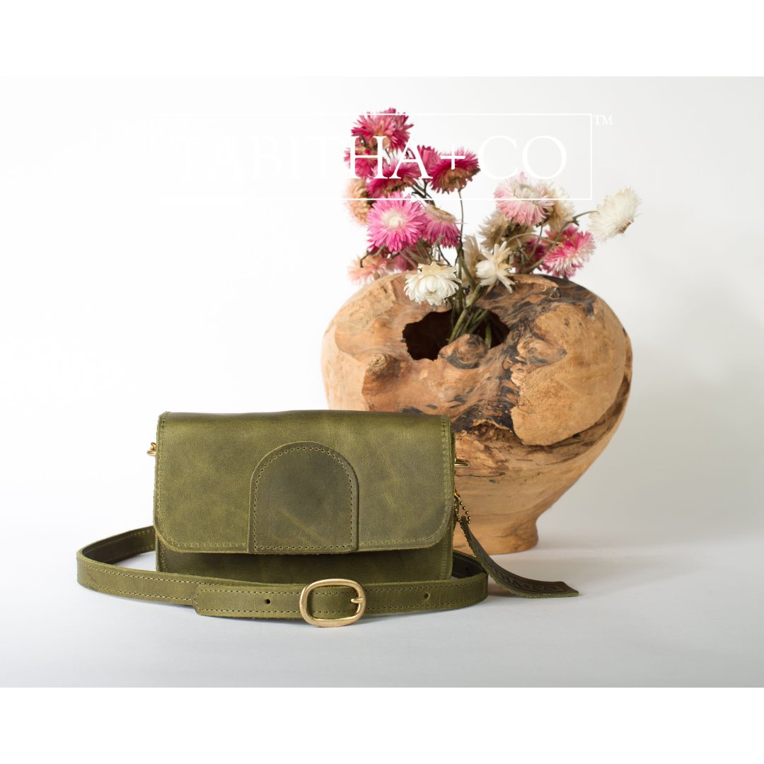 tabithacompany's tweet image. On The Go Tab Bag in the colour Moss⁣⁣.

Check out this beautiful colour in person during the #CraftNS Winter #DesignerCraft Show; Pavilion 22, #Halifax Waterfront.

⁣⁣⁣⁣⁣⁣Nov. 18th 12pm ~ 8pm⁣⁣⁣⁣
Nov. 19th 10am ~ 6pm⁣⁣⁣⁣
Nov. 20th 10am ~ 5pm⁣⁣⁣⁣