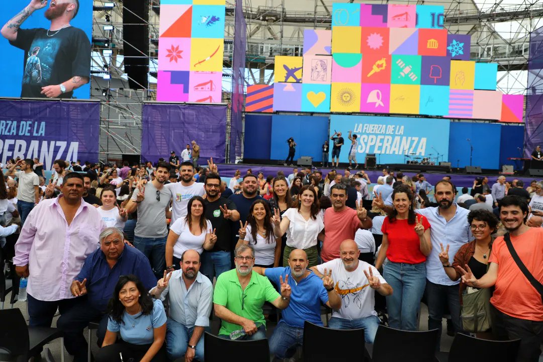 #DiadelaMilitancia en La Plata con <a href="/CFKArgentina/">Cristina Kirchner</a> ☀️✌🏽

Entre todxs vamos a sacar este país adelante! 💪🏾🇦🇷