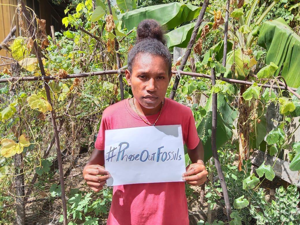 350Pacific's tweet photo. Solidarity from Solomon Islands. Our people are calling for #PhaseOutFossils- Rally behind our Brothers, Sisters and Leaders at #COP27. We need to see real climate ambition from high emitting nations to secure the safety of our people and the future of our island homes! ✊🏽🌎❤️ https://t.co/BlrmGyTX49