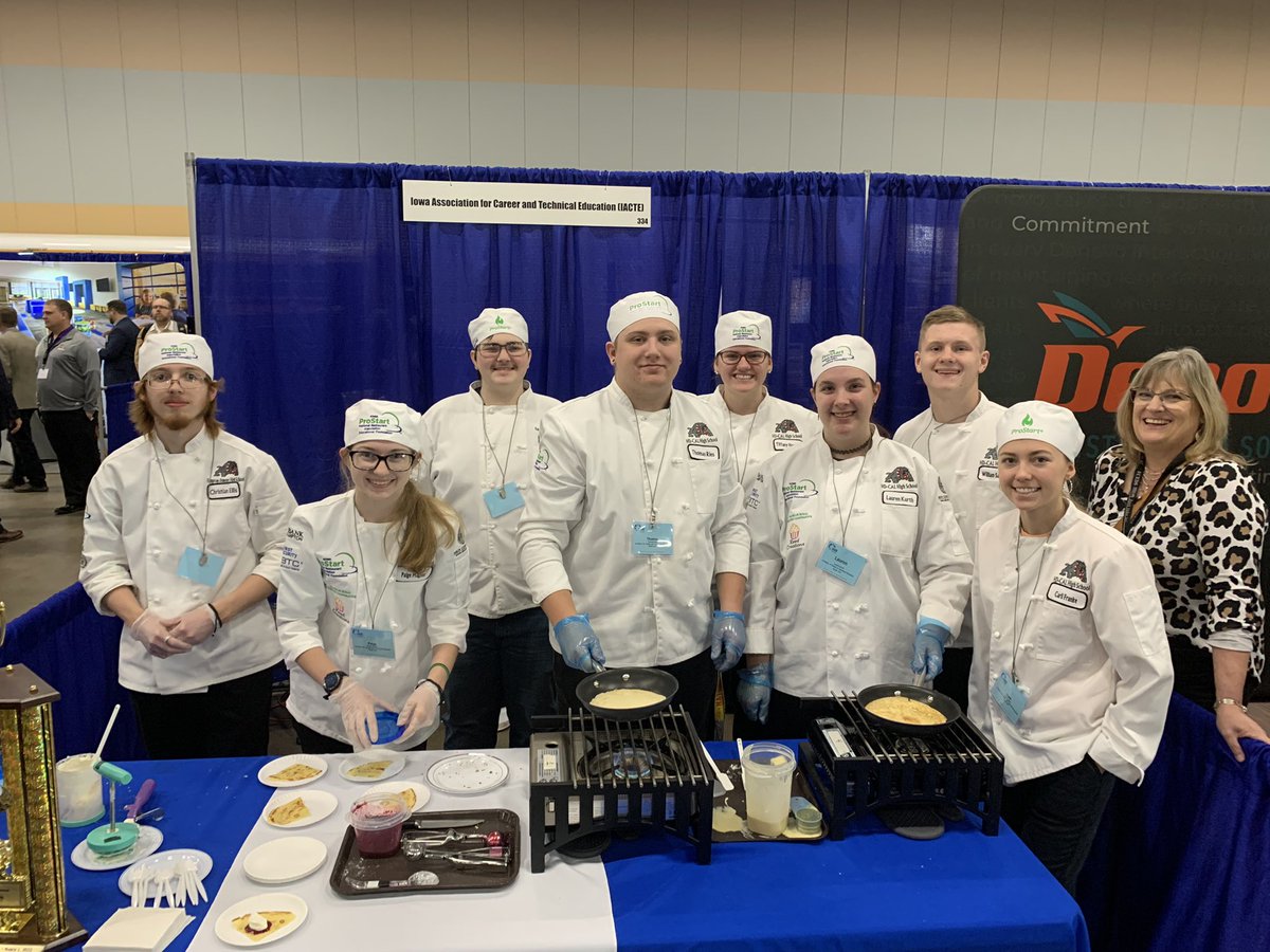 Aaron_Becker32's tweet photo. Proud of our @HD_HighSchool state champion ProStart team showing off their talents today by sharing their Farm to Table Dessert at the @IASB_Iowa Convention! @hd_csd @HDC_Bulldogs #BulldogStrong https://t.co/hioey6v6dq