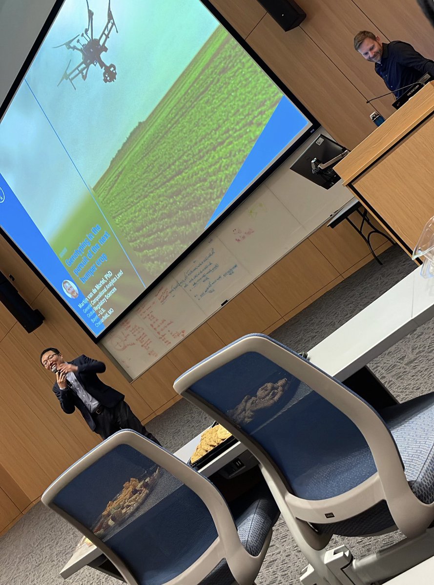 It was wonderful to host <a href="/vdmortel/">Martijn van de Mortel</a> for the final talk of this semesters Colloquium Series. Very grateful to him for sharing how his academic background has led to working with industry leaders in sustainable crop research 🙏🏻🌱🌾
<a href="/UTABiologyDept/">UTA Biology</a> <a href="/Bayer/">Bayer AG</a> <a href="/UTAScience/">UTA Science</a>