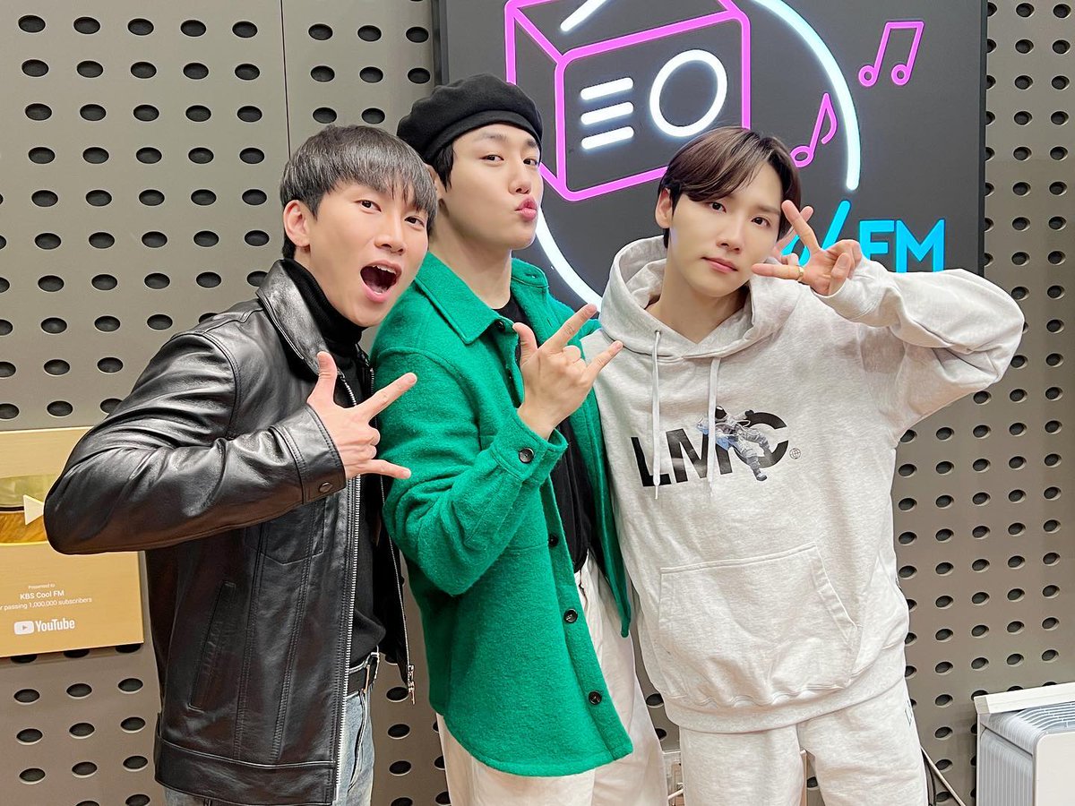 EunkwangBrasil's tweet photo. FOTO | Atualização do BIKIRA no Instagram: 

Eunkwang (BTOB), Jeon Woong (AB6IX) e Jang Jun (GOLDEN CHILD)

#BTOB #HUTA #MINHYUK #GoldenChild #AB6IX #이민혁 #서는광 @BTOB_SEKwang https://t.co/MtjQJNZhzT