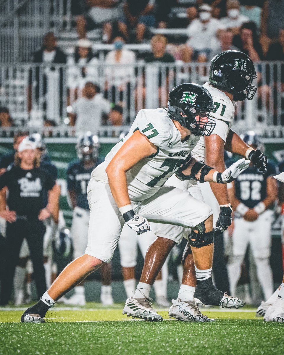 HawaiiFootball's tweet photo. “So thankful for the time I’ve gotten to spend on this island. Mahalo to Hawai’i and all of the fans.”- @aus_hopp #BRADDAHHOOD https://t.co/1BmO3EeDMY