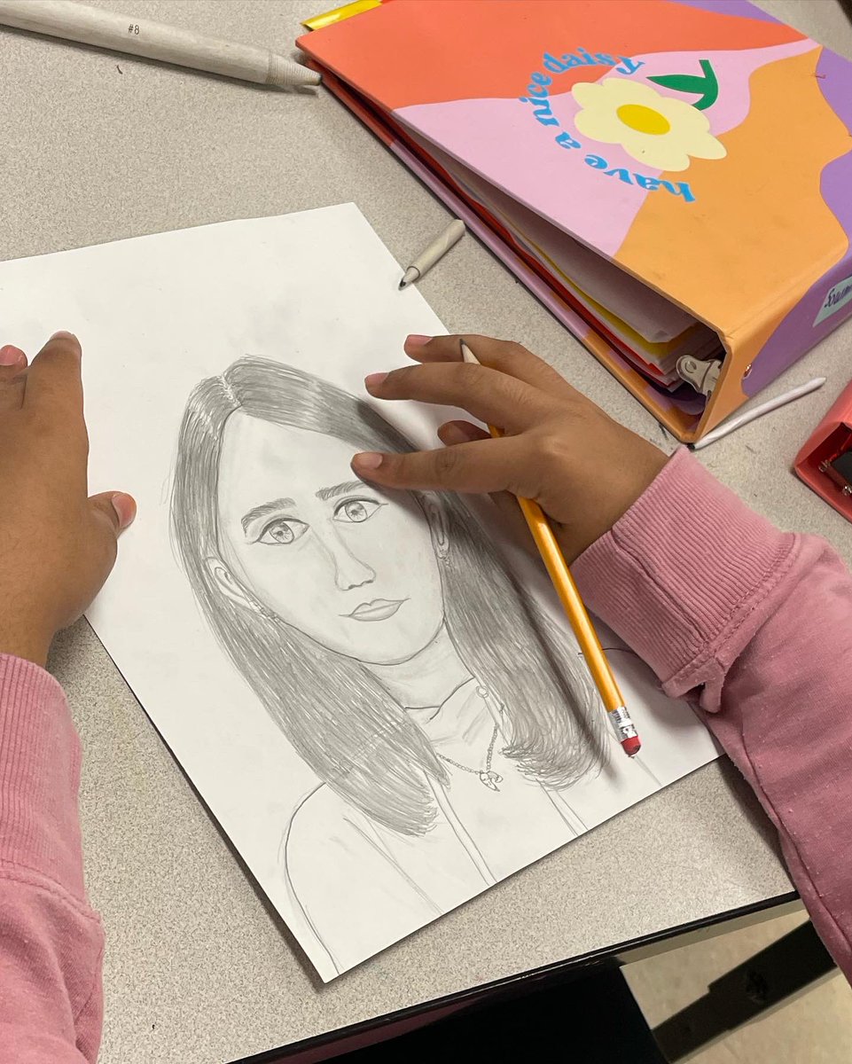The_MrsRainey's tweet photo. Art 1 Self Portraits!! WOW! Just wow! ππΌπ #FISDFineArtsLeads #VandyVision #ValueStudy #MiddleSchoolArt #WeCanDoHardThings @friscofinearts @VandeventerMS https://t.co/YWqR8L8cAA