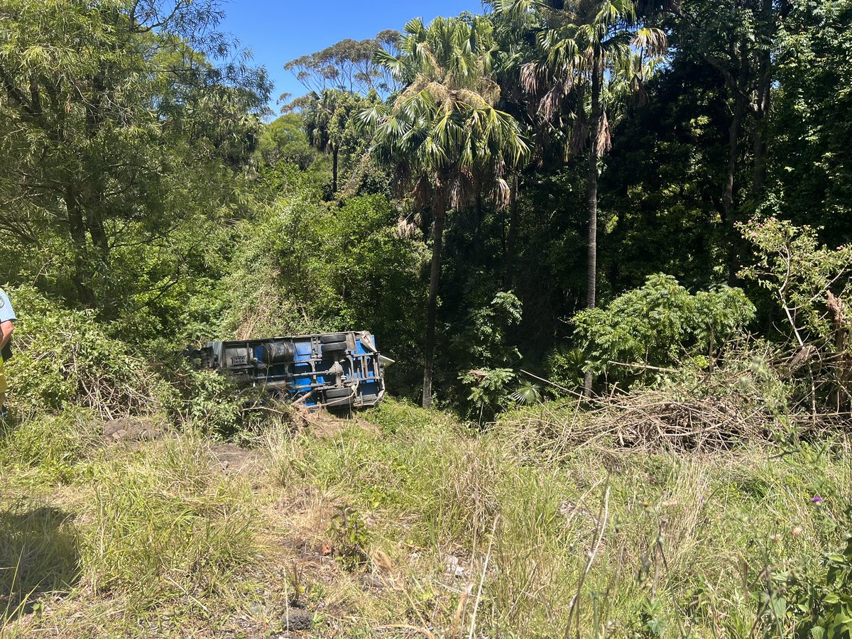 kassrogan's tweet photo. Traffic is slow moving on Bulli Pass after a truck has gone over a guard rail and rolled around twenty metres down an embankment. The driver managed to free himself from the vehicle uninjured. #WINNews @WINNews_Woll https://t.co/Jn4rbcMIM7