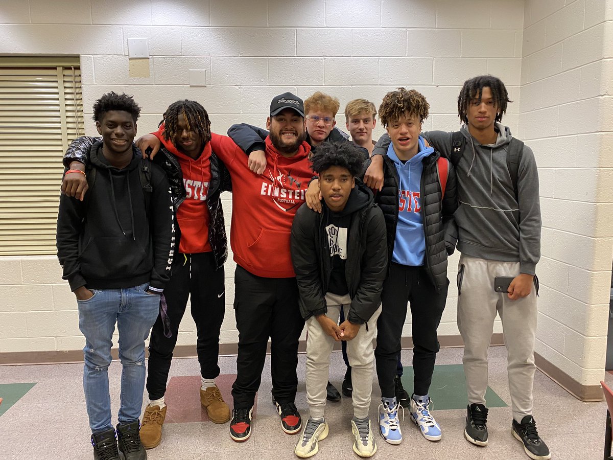 CoachNando76's tweet image. Love my guys! 💙❤️