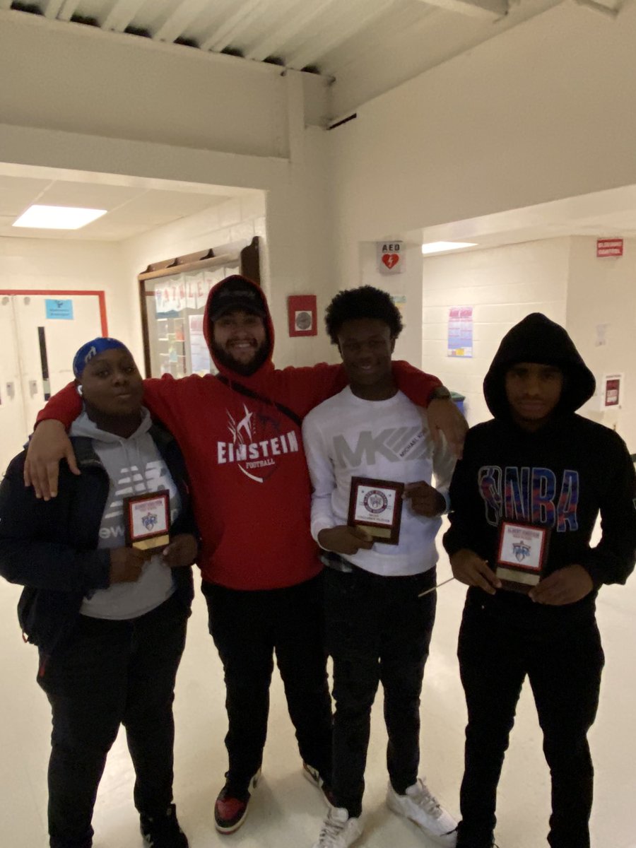 CoachNando76's tweet image. Love my guys! 💙❤️