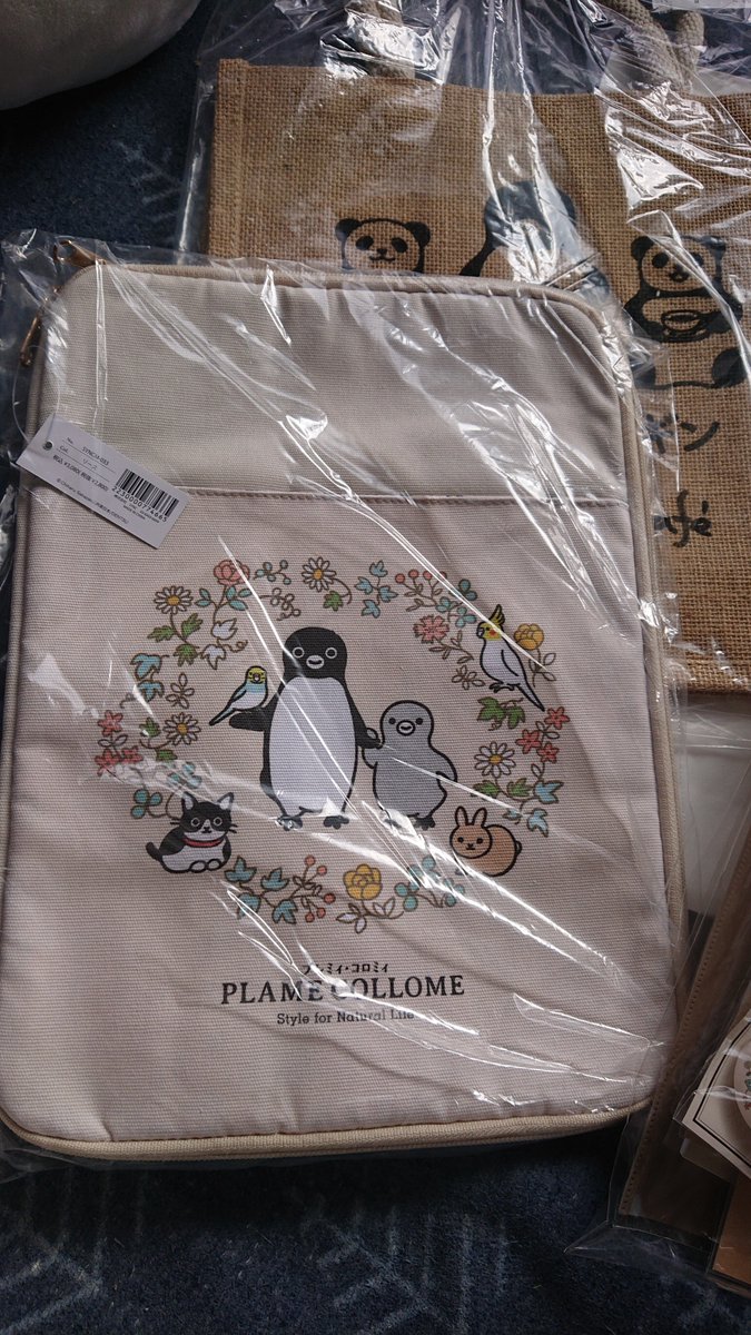 pukunekodesu's tweet photo. 首をながーくして待っていたSuicaペンギン20周年福袋。
Suicaペンギン21歳誕生日に到着😂
ニヤニヤ🎵
今日は新作もたくさん発売されているけど、今日届いたペンギンに癒されています✨
#Suicaペンギン
#PLAME COLLOME https://t.co/H5dSs70prT
