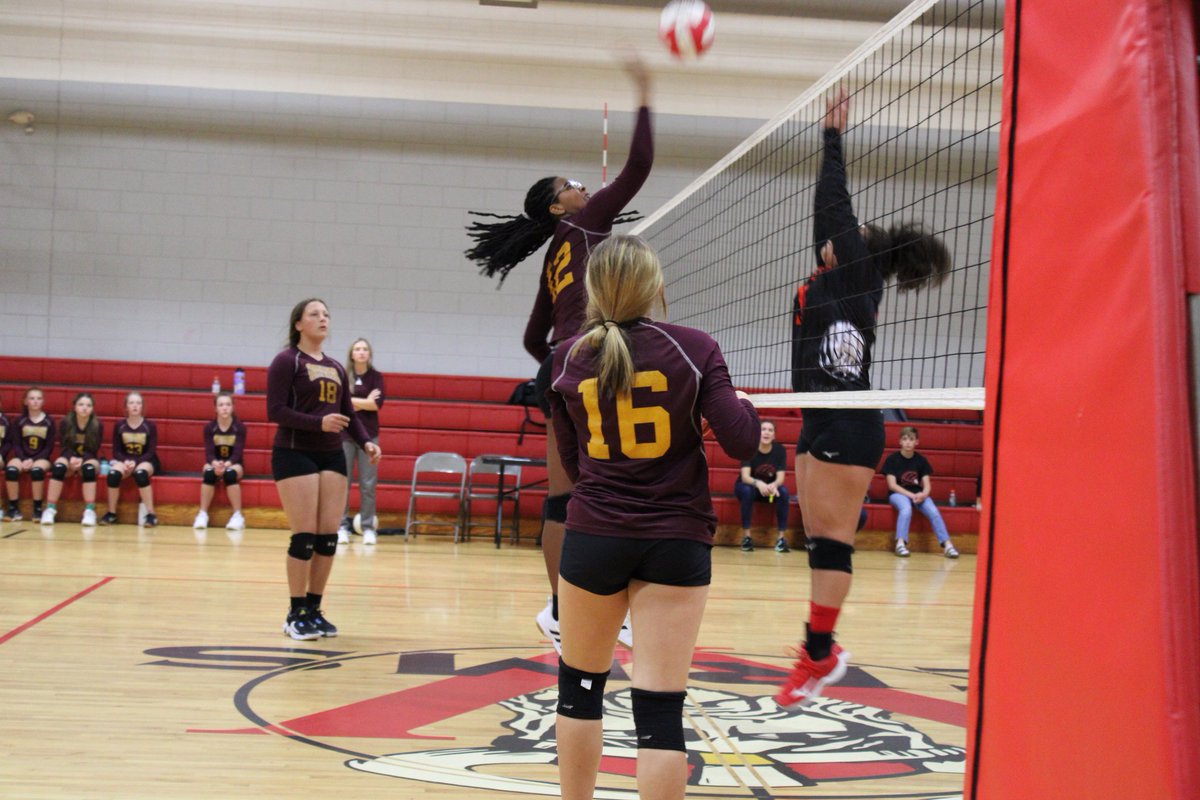 BrookBratt08's tweet photo. Not the ending I wanted but we fought hard. Fell in 5 sets to a good East team. #Blessed #BumpSetSpike #BlockDatShot @TJCAAthletics @TwittyTown3 @TwittyCoach @dakota_twitty https://t.co/QTpBV8KR3D
