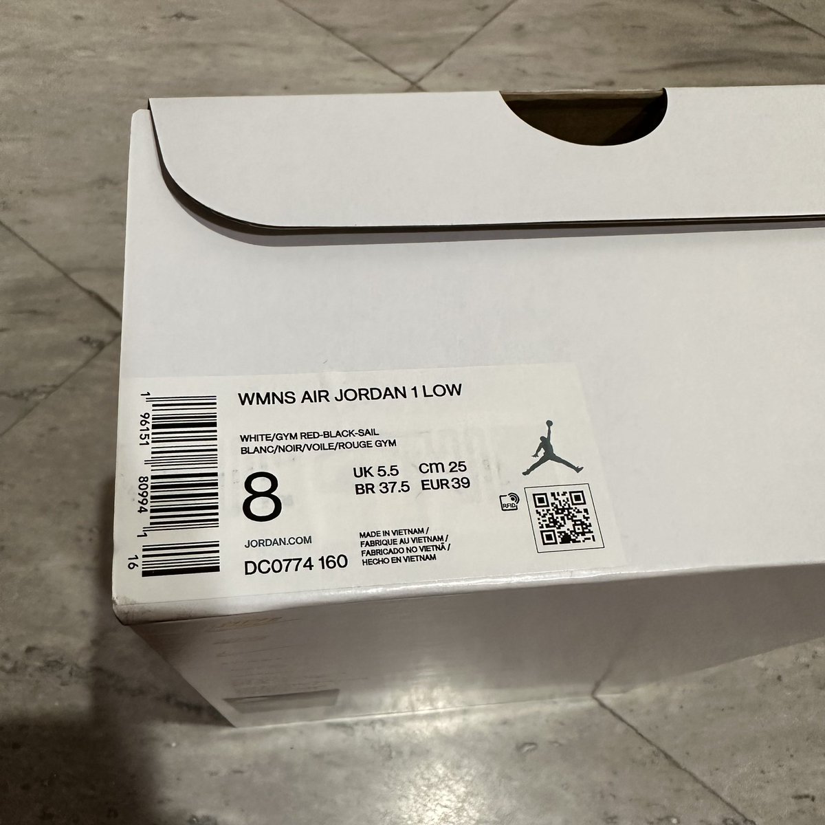 📍ส่งต่อ

Nike Air Jordan1 Low Reverse Black Toe (W)
Size: 8us / 25cm / eu39

ใส่แค่ 2 ครั้ง สภาพรองเท้ายังดีมาก กล่องยังเรียบกริ้บเหมือนเดิม ✅
ปล่อยต่อที่ 4600-

สนใจขอดูรูปเพิ่มเติม dm ได้เลยนะคะ 🙆🏻‍♀️
#ส่งต่อรองเท้าnike #ส่งต่อรองเท้ามือสอง #ส่งต่อรองเท้ามือสองของแท้